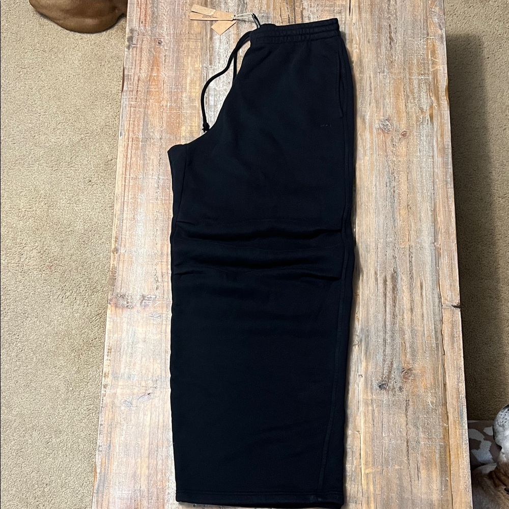 SKIMS Onyx Black Wide Leg Fleece Pants - Picture 7 of 9
